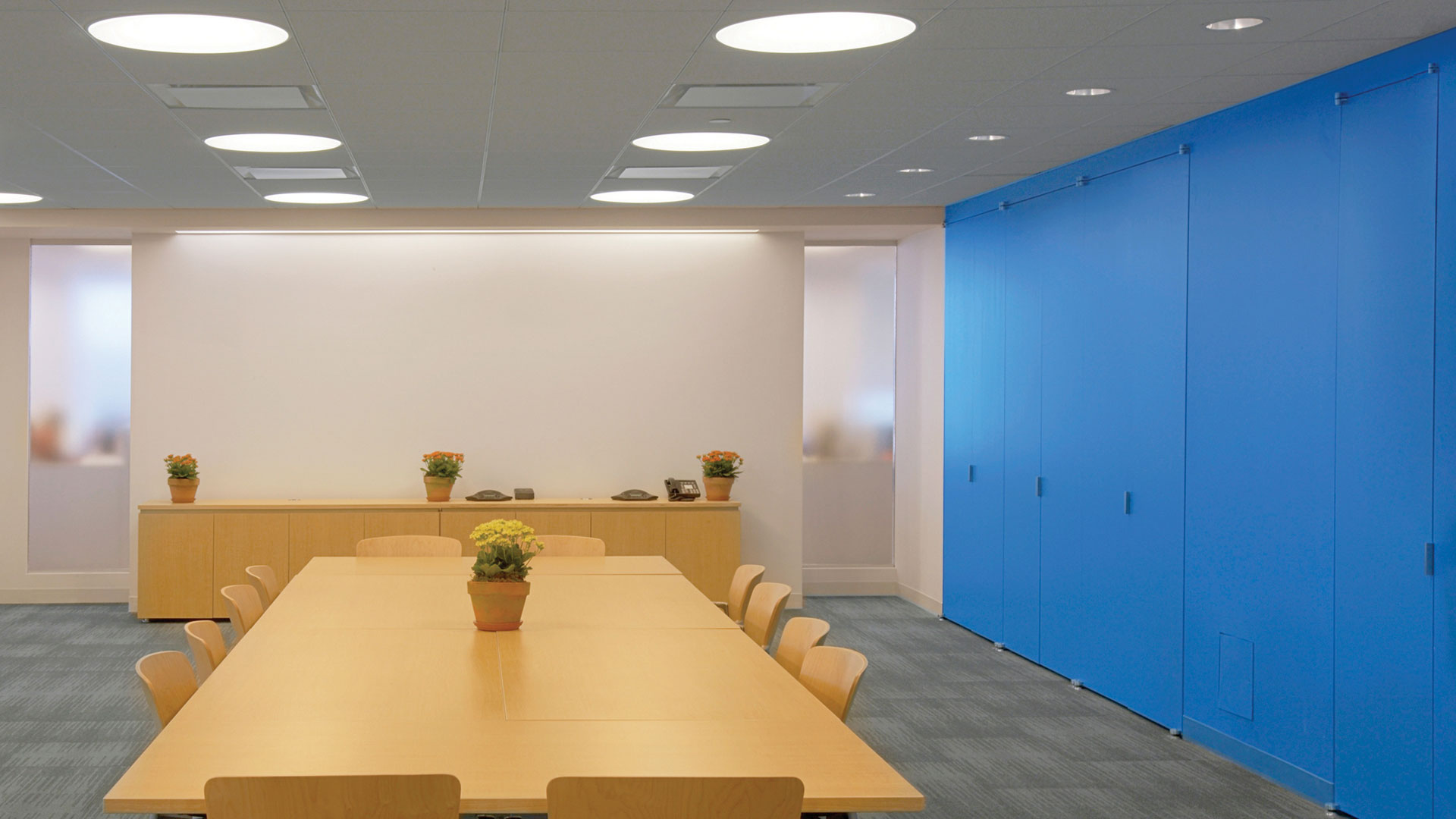 Direct ceiling recessed luminaire in beautiful office space.