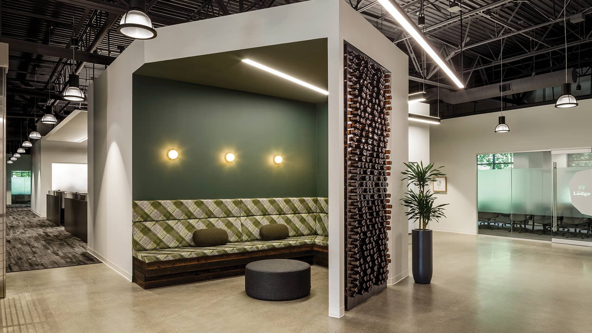 photo-gallery-commercial-office-columbia-distributing-01